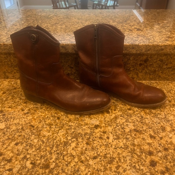 Frye short ankle boots leather zipper low heel block distressed western brown 7 - Picture 3 of 10